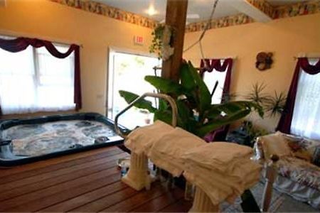 The Lion And The Rose Bed & Breakfast Whitefield 外观 照片