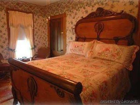 The Lion And The Rose Bed & Breakfast Whitefield 客房 照片