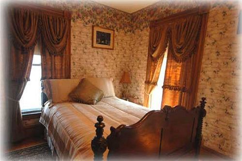 The Lion And The Rose Bed & Breakfast Whitefield 外观 照片