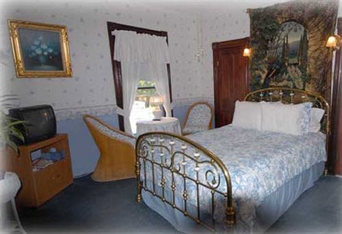 The Lion And The Rose Bed & Breakfast Whitefield 外观 照片