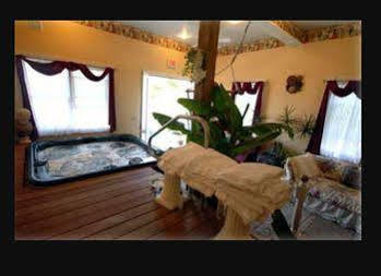 The Lion And The Rose Bed & Breakfast Whitefield 外观 照片